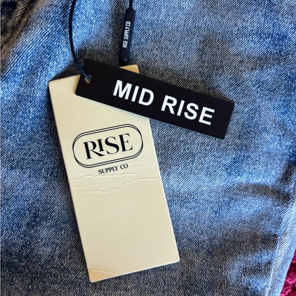 High Rise Light Blue Jeans - Picture 6 of 7